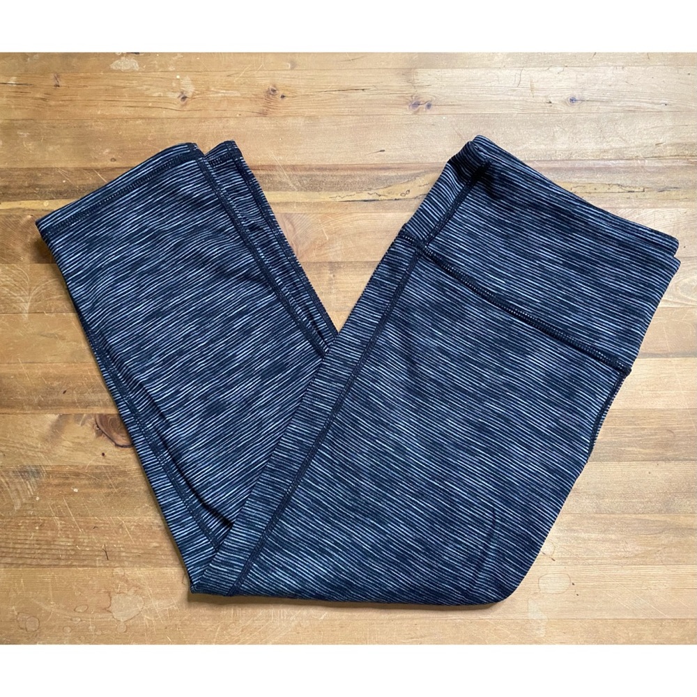 Athleta Workout Capris Leggings Black White Grey Size M